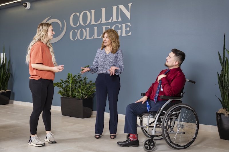 Dr. Diana Hopes speaks with students. Dr. Diana Hopes speaks with students.