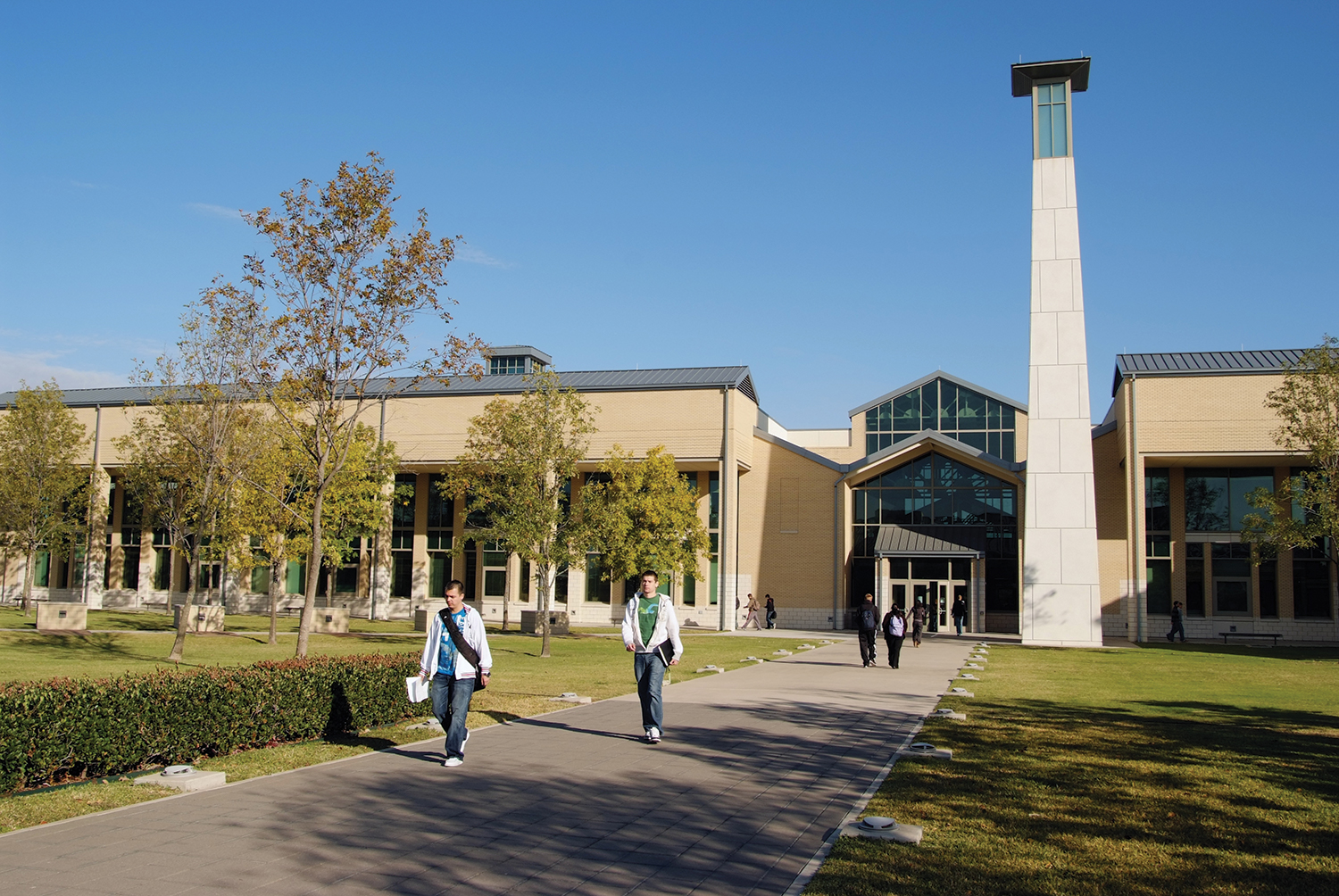 Students walking outside of the Frisco Campus