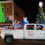杰伊·考文医生和家人,还有金沙博彩·考格尔。 Truck-waving-0085-csm