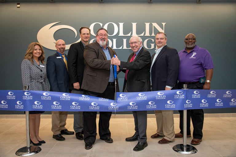 Representatives from Collin College, Farmersville ISD and the City of Farmersville were on hand for the official ribbon cutting of the college’s Farmersville campus. Pictured are (from left): Farmersville Campus Executive Dean Dr. Diana Hopes, Farmersville Campus Provost Dr. Mark Smith, Farmersville Mayor Bryon Wiebold, Collin College District President Dr. Neil Matkin, Collin College 校董会 Chair Dr. J. Robert Collins, Farmersville ISD Superintendent Micheal French, and Farmersville ISD 校董会 Vice President Paul Kelly.